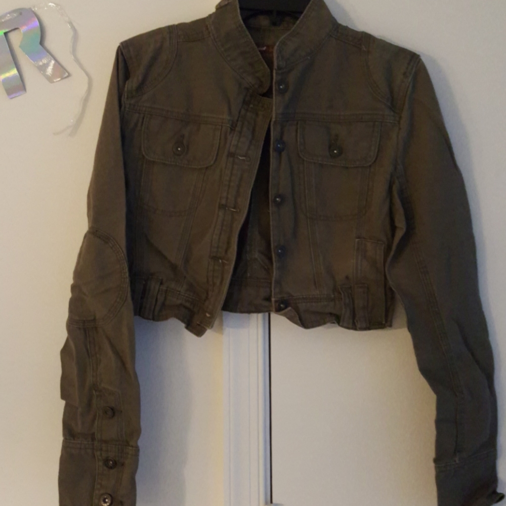 Long sleeve jacket..Sleeves fold up 3 inches